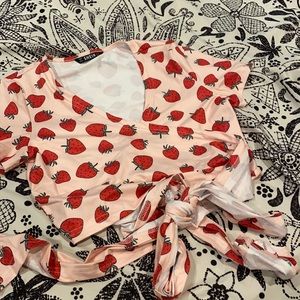 PINK STRAWBERRY WRAP CROP TOP💙